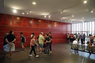Función de Lluvia constante en la Sala Lazaroff, en el marco de Montevideo de las Artes Función de Lluvia constante en la Sala Lazaroff, en el marco de Montevideo de las Artes