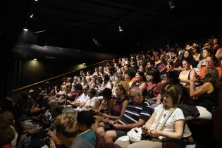 Función de Lluvia constante en la Sala Lazaroff, en el marco de Montevideo de las Artes Función de Lluvia constante en la Sala Lazaroff, en el marco de Montevideo de las Artes