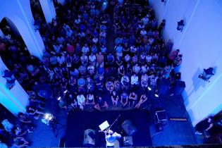 Concierto de Fernando Cabrera en el ciclo de música Late Ciudad Vieja Concierto de Fernando Cabrera en el ciclo de música Late Ciudad Vieja