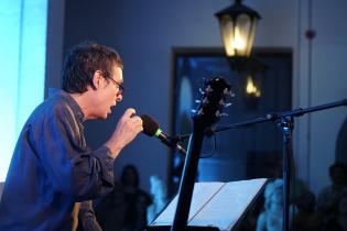 Concierto de Fernando Cabrera en el ciclo de música Late Ciudad Vieja