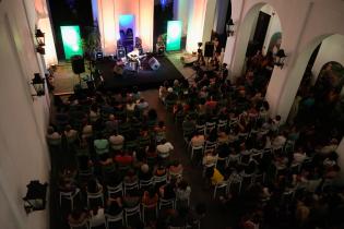 Late Ciudad Vieja , ciclo de música con la actuación de Fernando Cabrera Late Ciudad Vieja , ciclo de música con la actuación de Fernando Cabrera