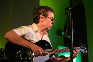 Late Ciudad Vieja , ciclo de música con la actuación de Fernando Cabrera Late Ciudad Vieja , ciclo de música con la actuación de Fernando Cabrera