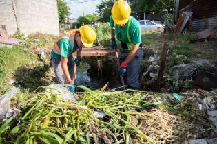 Mantenimiento de cuerpos de agua en el barrio 1º de mayo, 6 de febrero de 2023