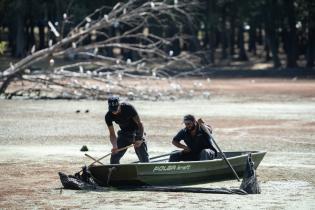 Limpieza en el lago del Parque Rivera, 06 febrero de 2023