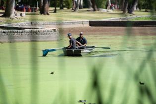 Limpieza en el lago del Parque Rivera, 06 febrero de 2023