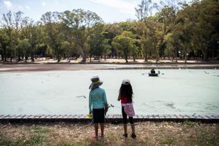 Limpieza en el lago del Parque Rivera, 06 febrero de 2023