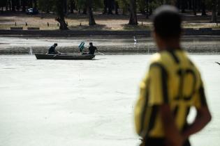 Limpieza en el lago del Parque Rivera, 06 febrero de 2023