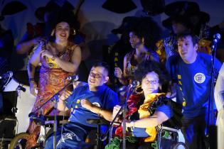 Festival accesible en el escenario popular Arbolito El Tejano Festival accesible en el escenario popular Arbolito El Tejano