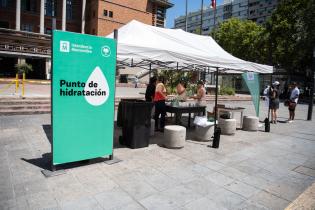 Puesto de hidratación en la Explanada de la Intendencia, 10 de febrero de 2022