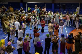 Baile de cierre de las actividades de verano de personas mayores Baile de cierre de las actividades de verano de personas mayores