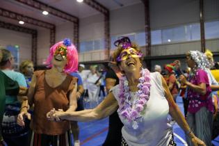 Baile de cierre de las actividades de verano de personas mayores Baile de cierre de las actividades de verano de personas mayores