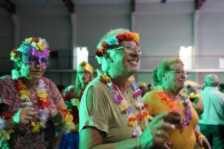 Baile de cierre de las actividades de verano de personas mayores Baile de cierre de las actividades de verano de personas mayores
