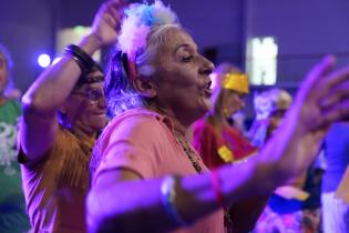 Baile de cierre de las actividades de verano de personas mayores Baile de cierre de las actividades de verano de personas mayores
