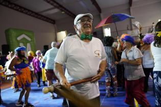 Baile de cierre de las actividades de verano de personas mayores Baile de cierre de las actividades de verano de personas mayores