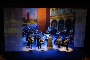Carnaval de Venecia por la Orquesta Filarmónica de Montevideo en el Teatro Solis Carnaval de Venecia por la Orquesta Filarmónica de Montevideo en el Teatro Solis