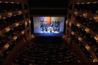 Carnaval de Venecia por la Orquesta Filarmónica de Montevideo en el Teatro Solis Carnaval de Venecia por la Orquesta Filarmónica de Montevideo en el Teatro Solis