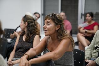 Reunión con vecinos, vecinas y concejales del Municipio C por el programa Montevideo se Ilumina Reunión con vecinos, vecinas y concejales del Municipio C por el programa Montevideo se Ilumina
