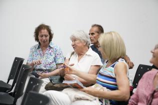 Reunión con vecinos, vecinas y concejales del Municipio C por el programa Montevideo se Ilumina Reunión con vecinos, vecinas y concejales del Municipio C por el programa Montevideo se Ilumina