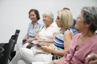 Reunión con vecinos, vecinas y concejales del Municipio C por el programa Montevideo se Ilumina