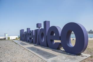 Intervención en letras de Montevideo por el mes de la mujer 2023 Intervención en letras de Montevideo por el mes de la mujer 2023