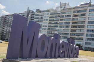 Intervención en letras de Montevideo por el mes de la mujer 2023 Intervención en letras de Montevideo por el mes de la mujer 2023