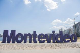 Intervención en letras de Montevideo por el mes de la mujer 2023 Intervención en letras de Montevideo por el mes de la mujer 2023