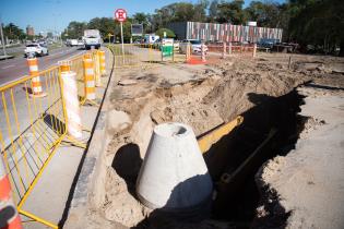 Obras de sustitución del colector perimetral al lago del Parque Rivera Obras de sustitución del colector perimetral al lago del Parque Rivera