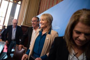 Presentación de escrito de la Intendenta Carolina Cosse al Senado de la República