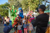Desfile circo en Semana Criolla del Prado 2023