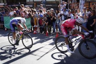 Llegada de la 78a Vuelta Ciclista del Uruguay, en la Intendencia de Montevideo
