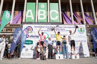 Llegada de la 78a Vuelta Ciclista del Uruguay, en la Intendencia de Montevideo