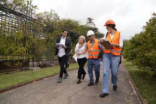 Recorrida de la intendenta Carolina Cosse por obras del programa «Montevideo se ilumina» en el Prado