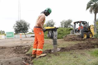 Recorrida de la intendenta Carolina Cosse por obras del programa «Montevideo se ilumina» en el Prado