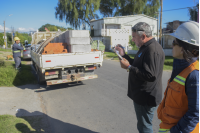 Entrega de materiales para la conexión domiciliaria a saneamiento en el barrio Casabó 