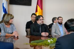 Declaración de Visitante Ilustre de Montevideo a Vương Đìn Declaración de Visitante Ilustre de Montevideo a Vương Đình Huệ, presidente de la Asamblea Nacional de Vietnam ,27 de abril de 2023