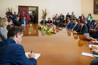 Declaración de Visitante Ilustre de Montevideo a Vương Đìn Declaración de Visitante Ilustre de Montevideo a Vương Đình Huệ, presidente de la Asamblea Nacional de Vietnam ,27 de abril de 2023
