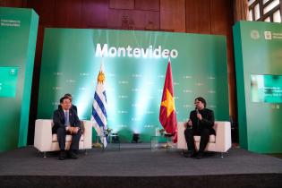 Declaración de Visitante Ilustre de Montevideo a Vương Đìn Declaración de Visitante Ilustre de Montevideo a Vương Đình Huệ, presidente de la Asamblea Nacional de Vietnam ,27 de abril de 2023