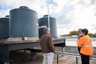 Toma de muestra de agua por parte de OSE en pozo del MAM