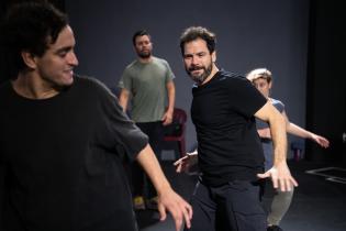 Ensayo de la obra «Edipo Rey» en el teatro Solís