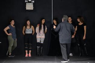 Ensayo de la obra «Edipo Rey» en el teatro Solís