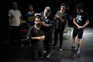 Ensayo de la obra «Edipo Rey» en el teatro Solís