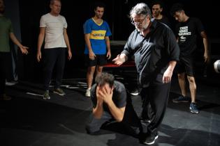 Ensayo de la obra «Edipo Rey» en el teatro Solís