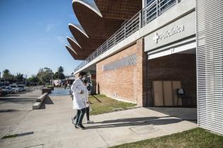 Toma de muestra de agua en policlínicas municipales