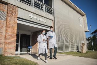 Toma de muestra de agua en policlínicas municipales