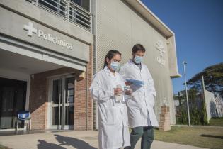 Toma de muestra de agua en policlínicas municipales