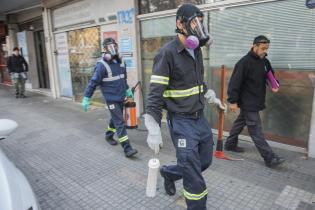 Fumagación en bocas de tormenta en parques y plazas