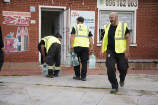 Reparto de agua a merenderos Reparto de agua a merenderos