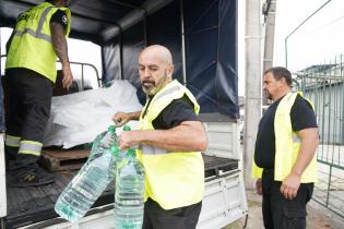 Reparto de agua a merenderos Reparto de agua a merenderos