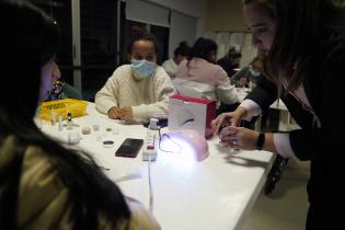 Capacitación de manicura en el marco del Fondo Por Más