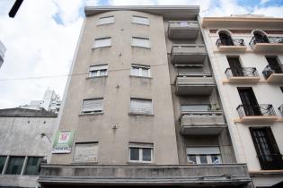 Avance de obras en fachada de la calle Colonia esquina Tristán Narvaja Avance de obras en fachada de la calle Colonia esquina Tristán Narvaja
